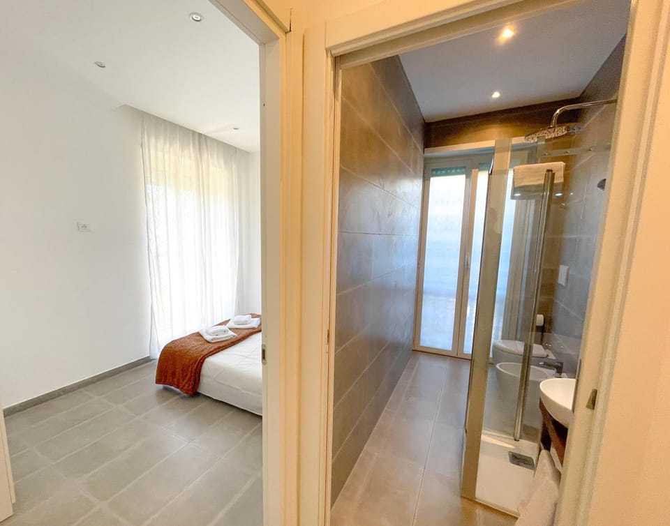 Bathroom, Photo of the whole room, Bedroom