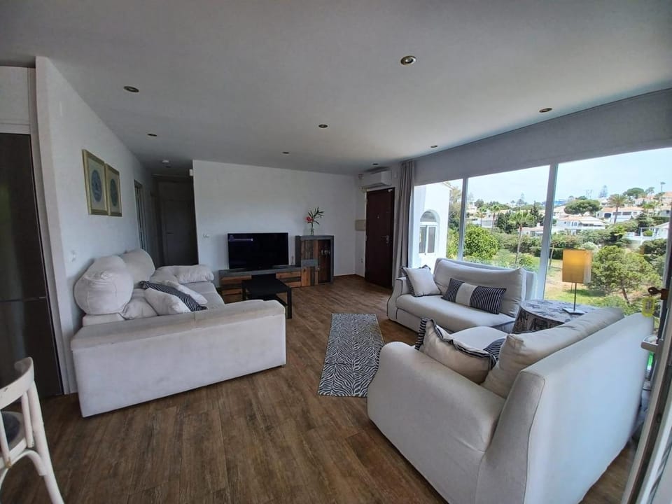 Communal lounge/ TV room, TV and multimedia