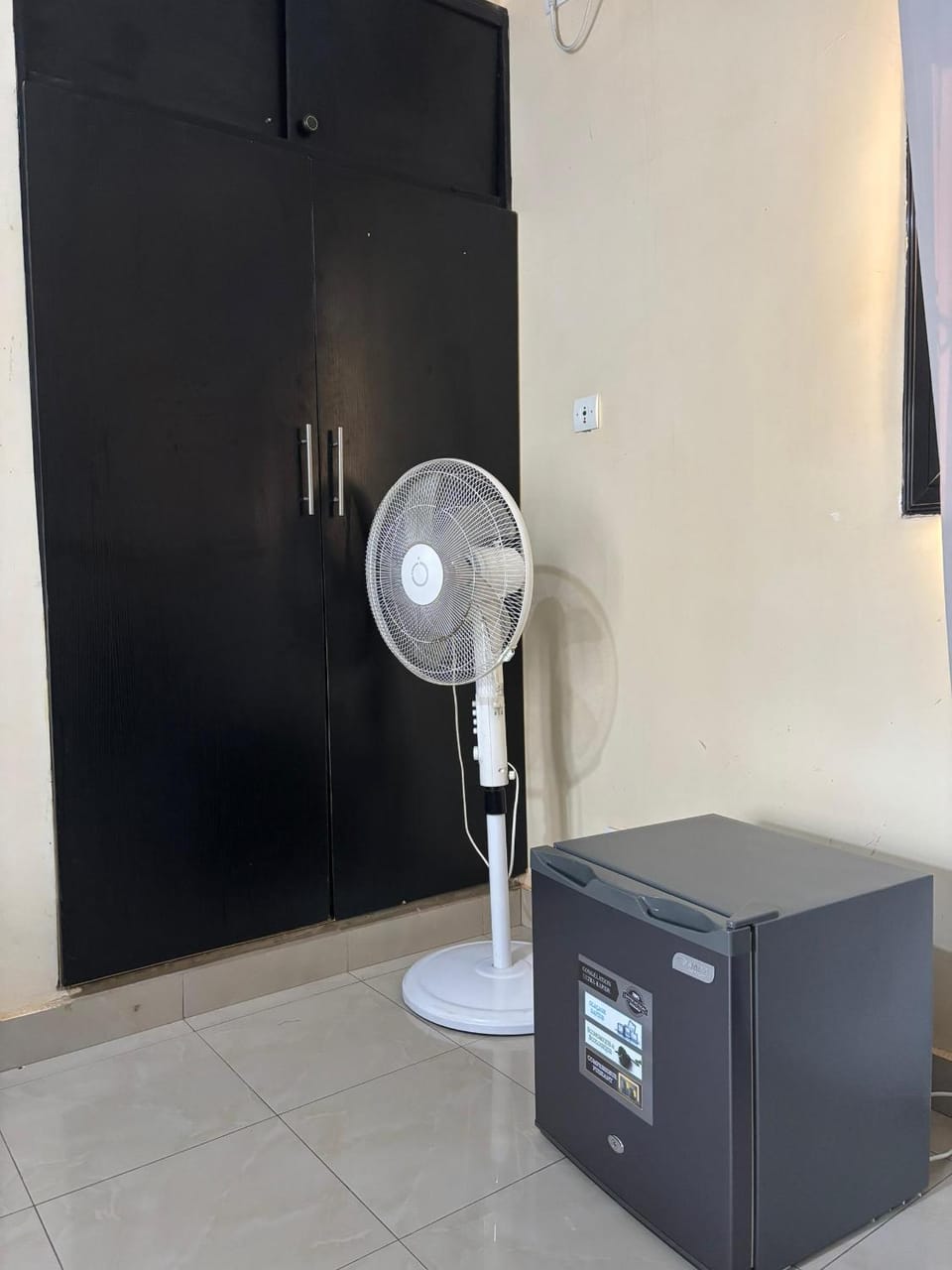 Chambre Meublée Confortable à 15 Minutes de l'Aéroport AIBD ! Bed and Breakfast in Dakar Region, Senegal