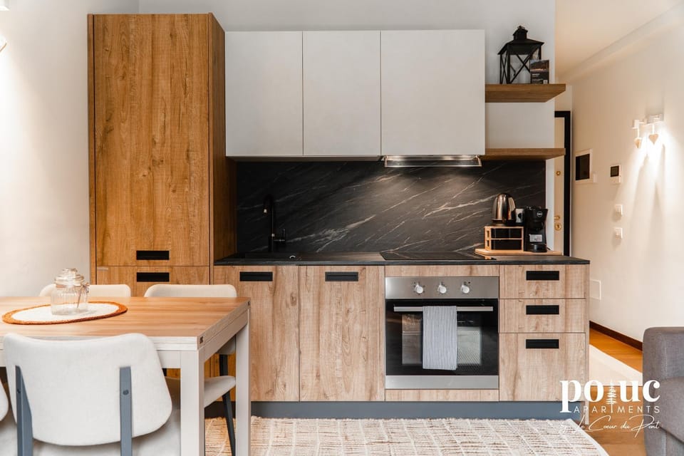 Kitchen or kitchenette, Dining area, dishwasher, stove