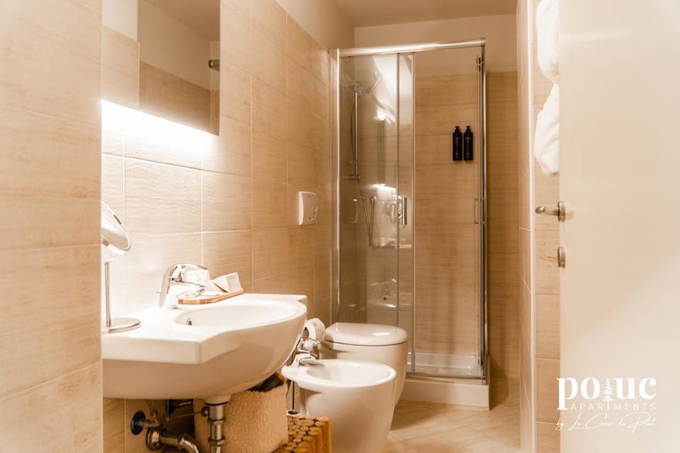 Shower, Toilet