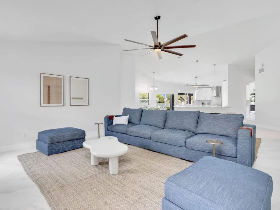 Luxury 6 000 sqft Oasis- Pool Sleeps 16 House in Lee County