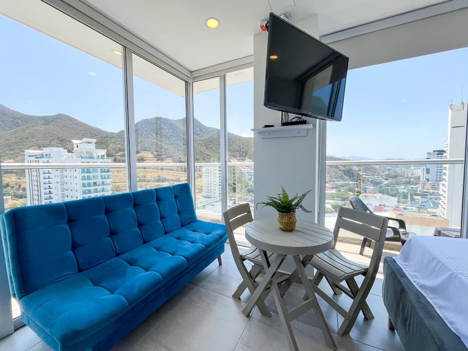 Communal lounge/ TV room, Balcony/Terrace, Seating area, Mountain view
