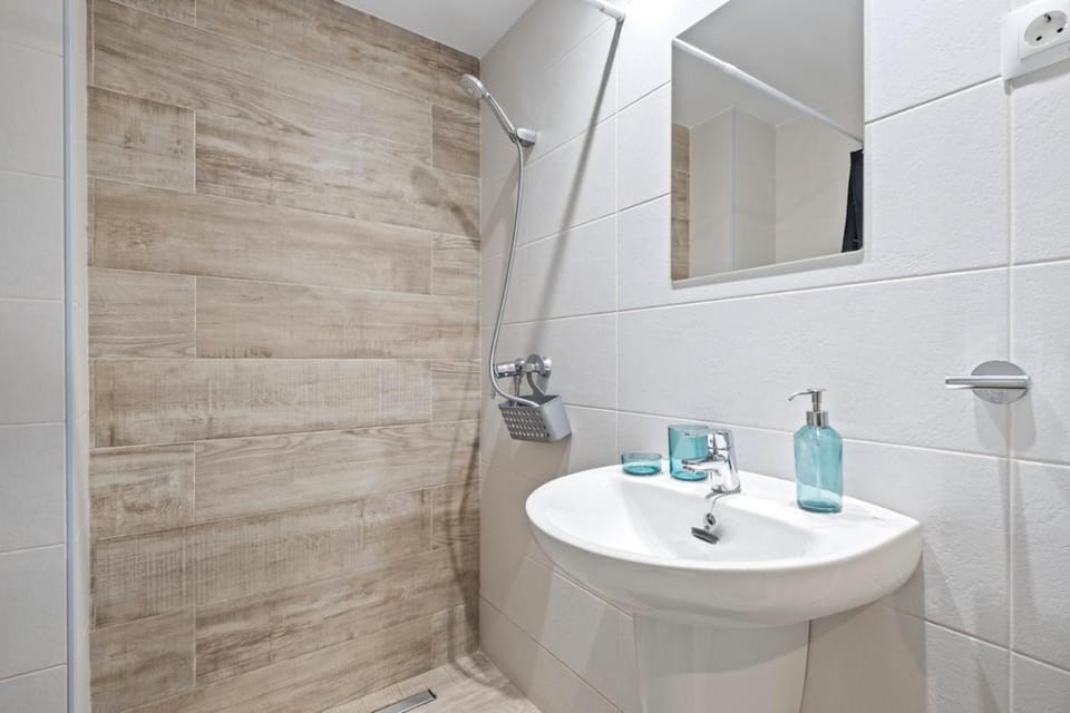 Apartamento en la Playa con patio Apartment in Malaga