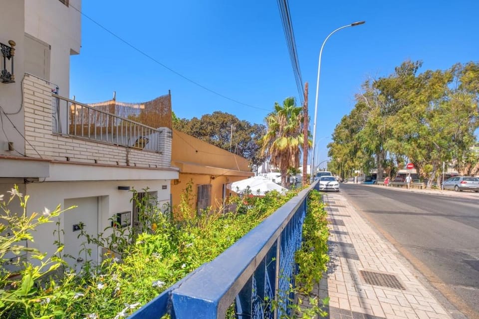 Apartamento en la Playa con patio Apartment in Malaga