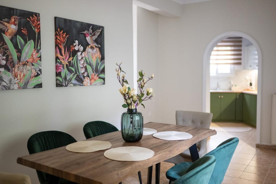 Seating area, Dining area