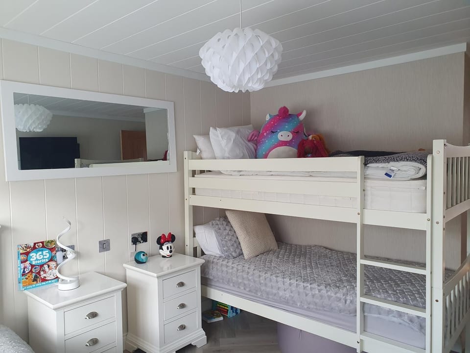 Bed, bunk bed, towels