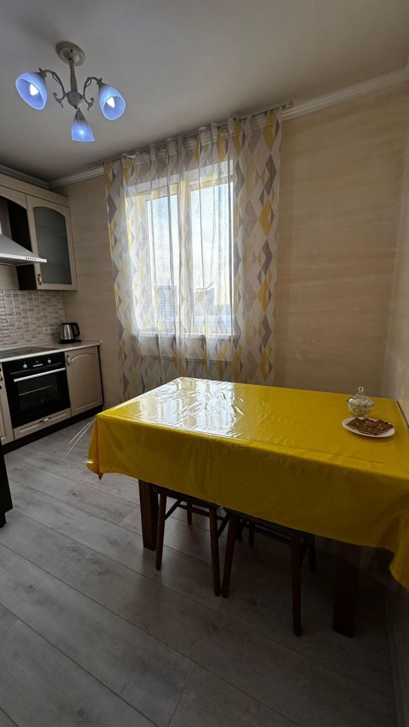 Kitchen or kitchenette, Dining area, stove