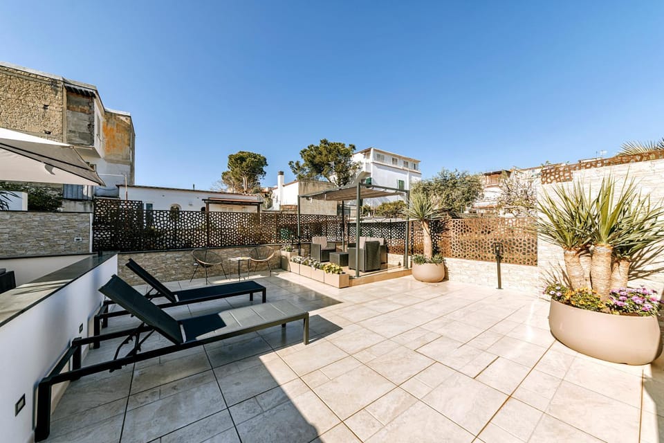 Patio, Balcony/Terrace, Balcony/Terrace, sunbed