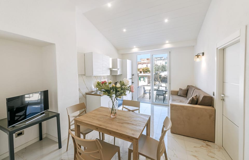 TV and multimedia, Living room, Dining area