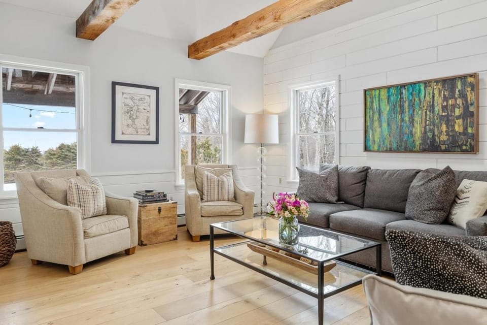 Big Sky Retreat Atop Sunapee House in Newbury
