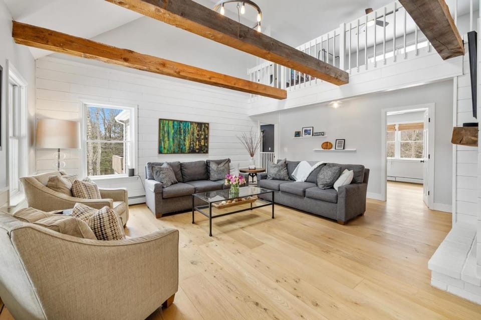 Big Sky Retreat Atop Sunapee House in Newbury