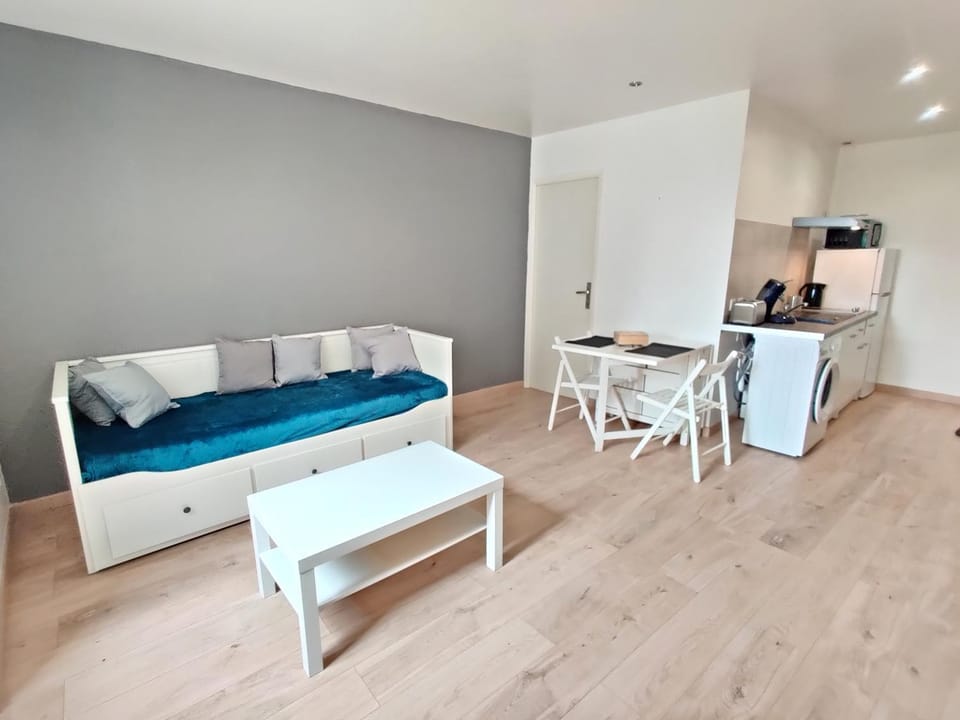 Bed, Living room, Dining area