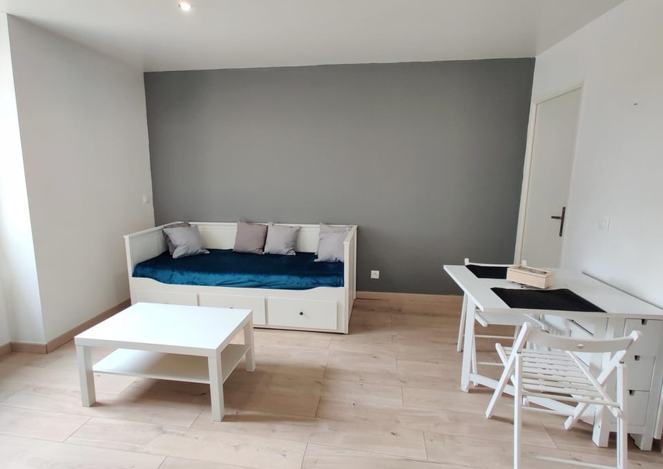 Bed, Living room, Seating area