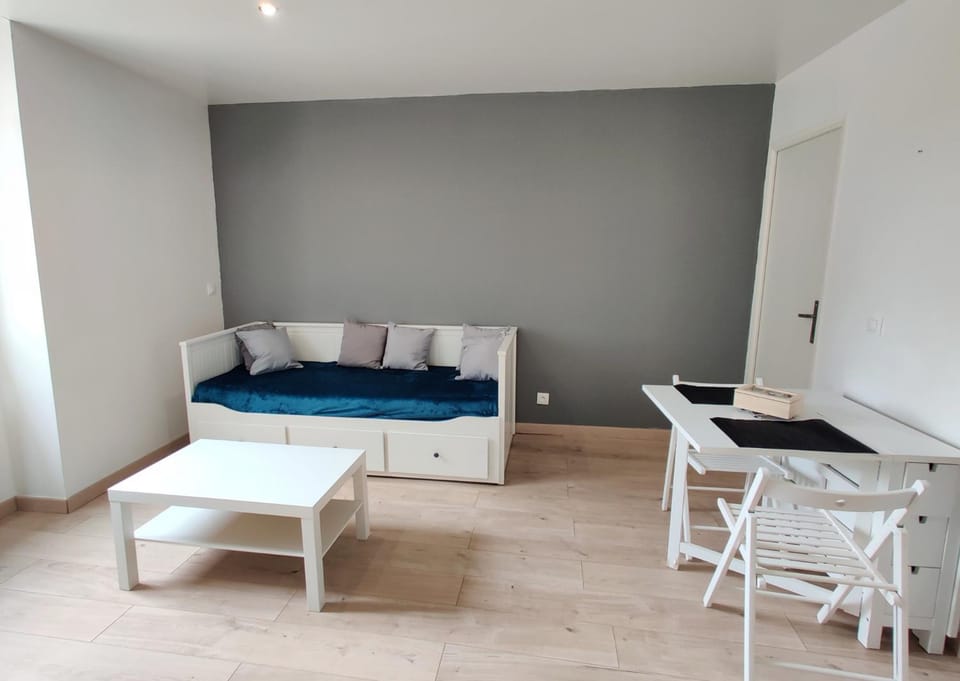 Bed, Living room, Seating area, Dining area