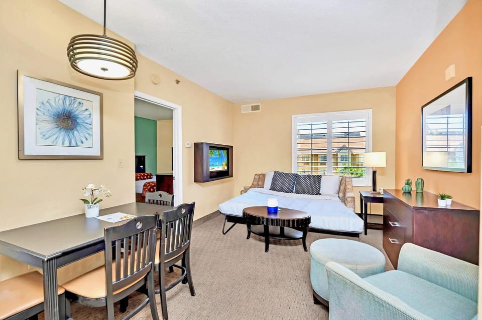 Bed, TV and multimedia, Living room, Seating area, Dining area