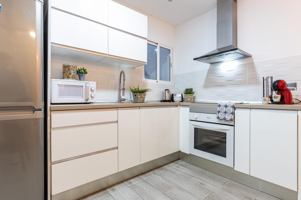 Kitchen or kitchenette, oven