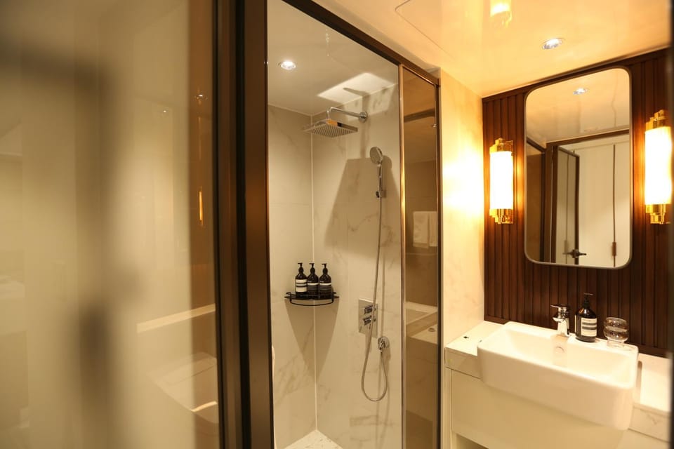 Shower, Bathroom, towels