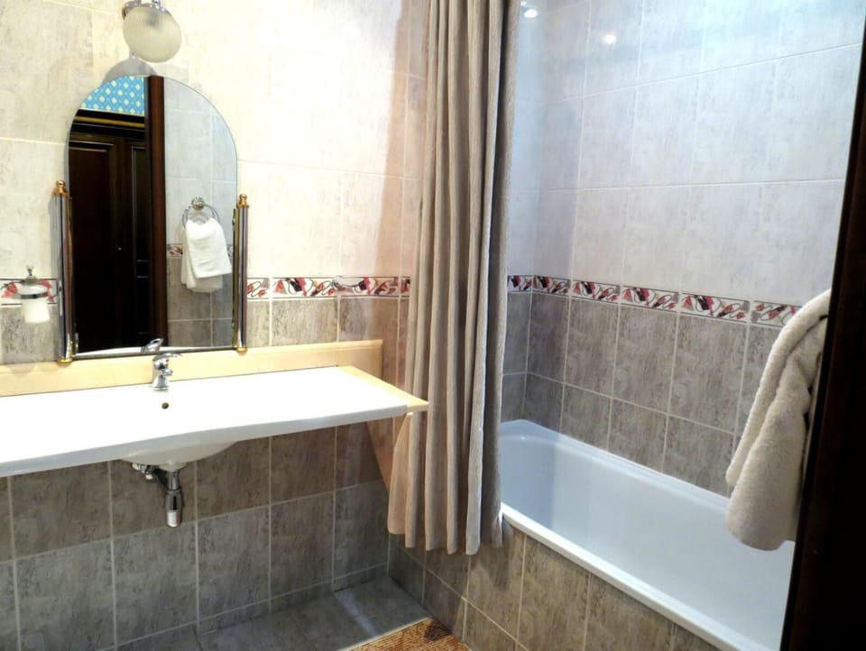 Shower, Bath