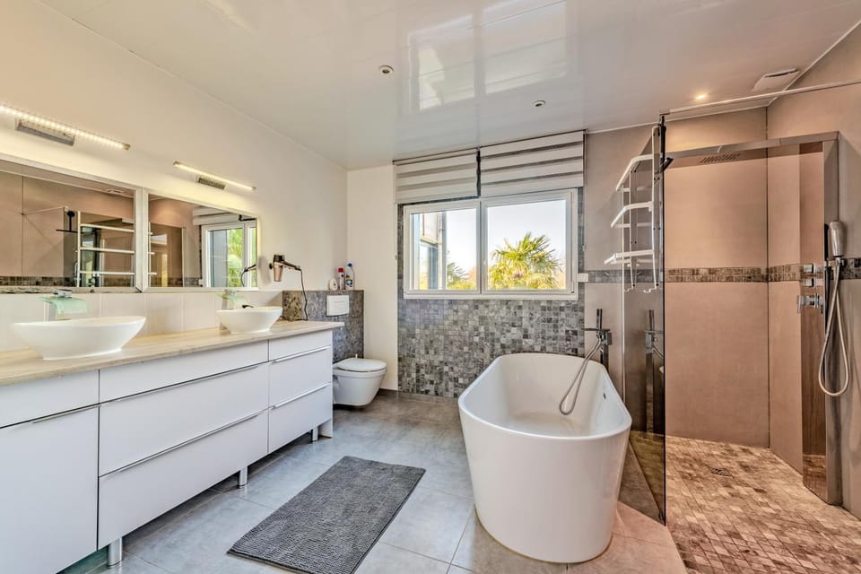 Shower, Bathroom, towels