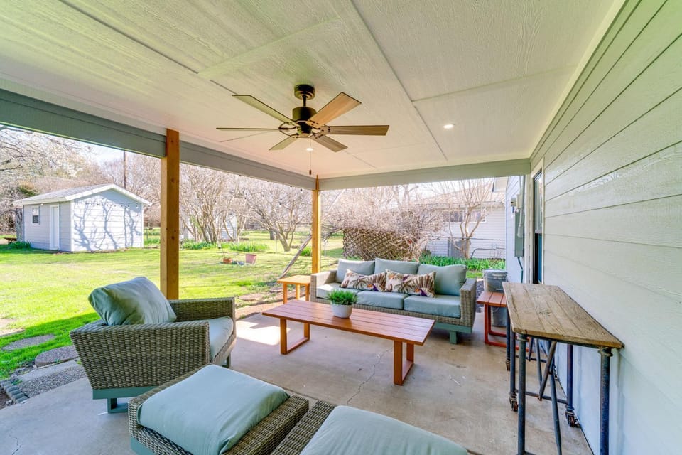 Stylish Irving Retreat w/ Private Patio House in Irving