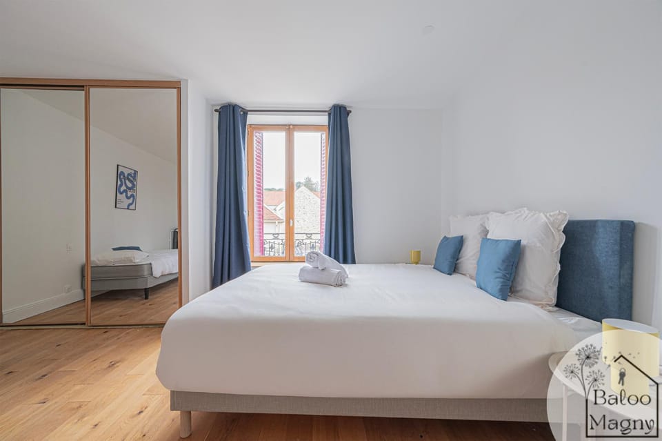 Bed, Photo of the whole room, Bedroom, towels, wardrobe