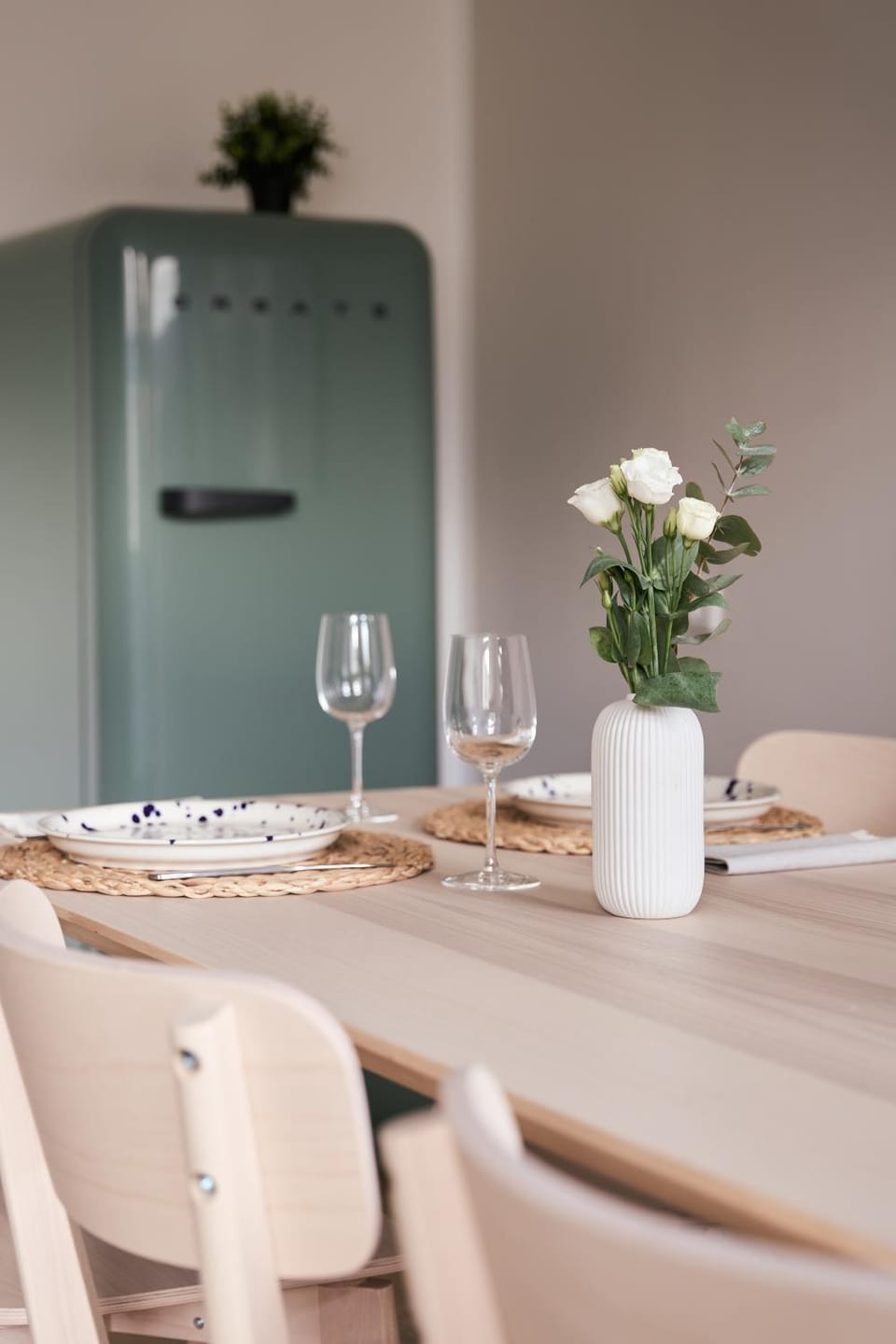 Kitchen or kitchenette, Seating area, Dining area