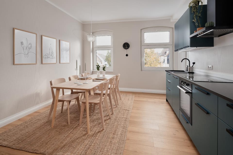 Kitchen or kitchenette, Dining area