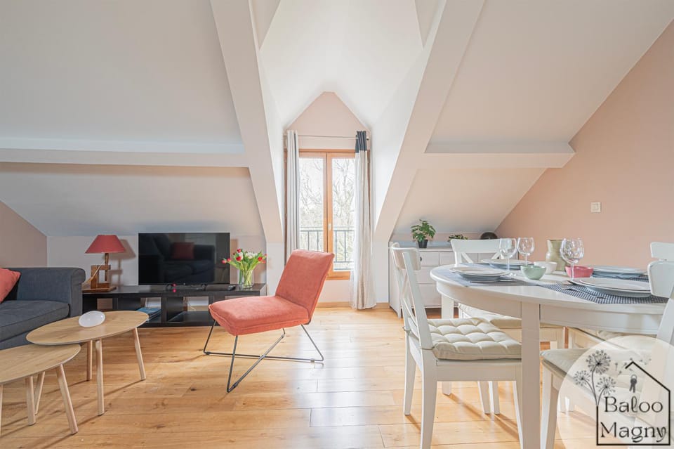 Living room, Seating area, Dining area