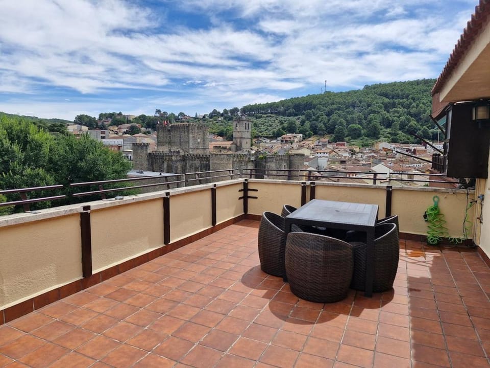 View (from property/room), Balcony/Terrace, City view