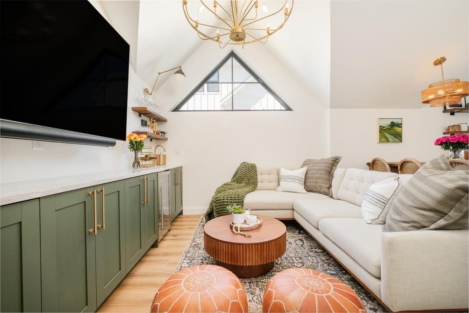 Luxe Designer Flat on Sloans Lake w/ Rooftop Deck Apartment in Denver