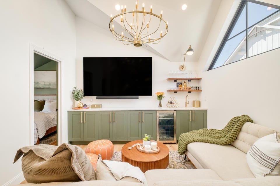Luxe Designer Flat on Sloans Lake w/ Rooftop Deck Apartment in Denver
