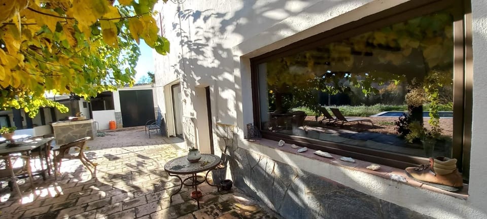 A Country and Vineyard Retreat House in Baix Penedès