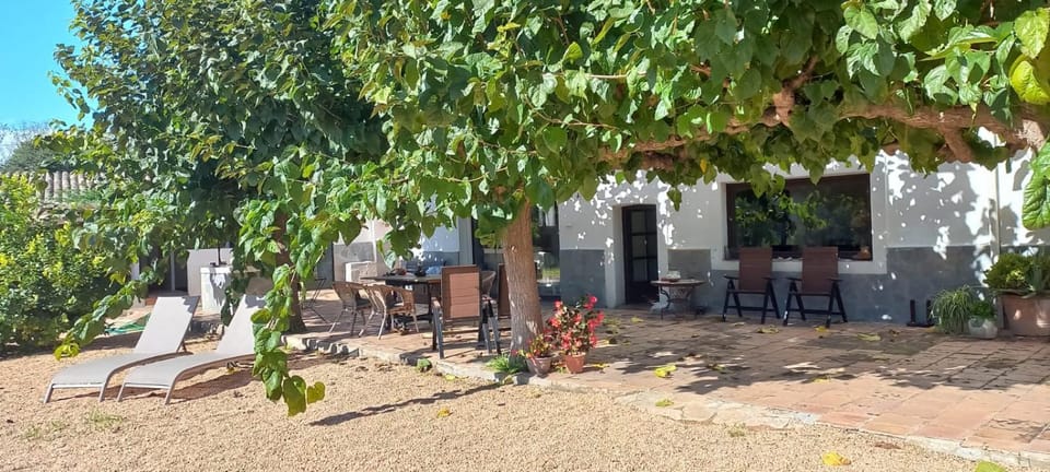 A Country and Vineyard Retreat House in Baix Penedès