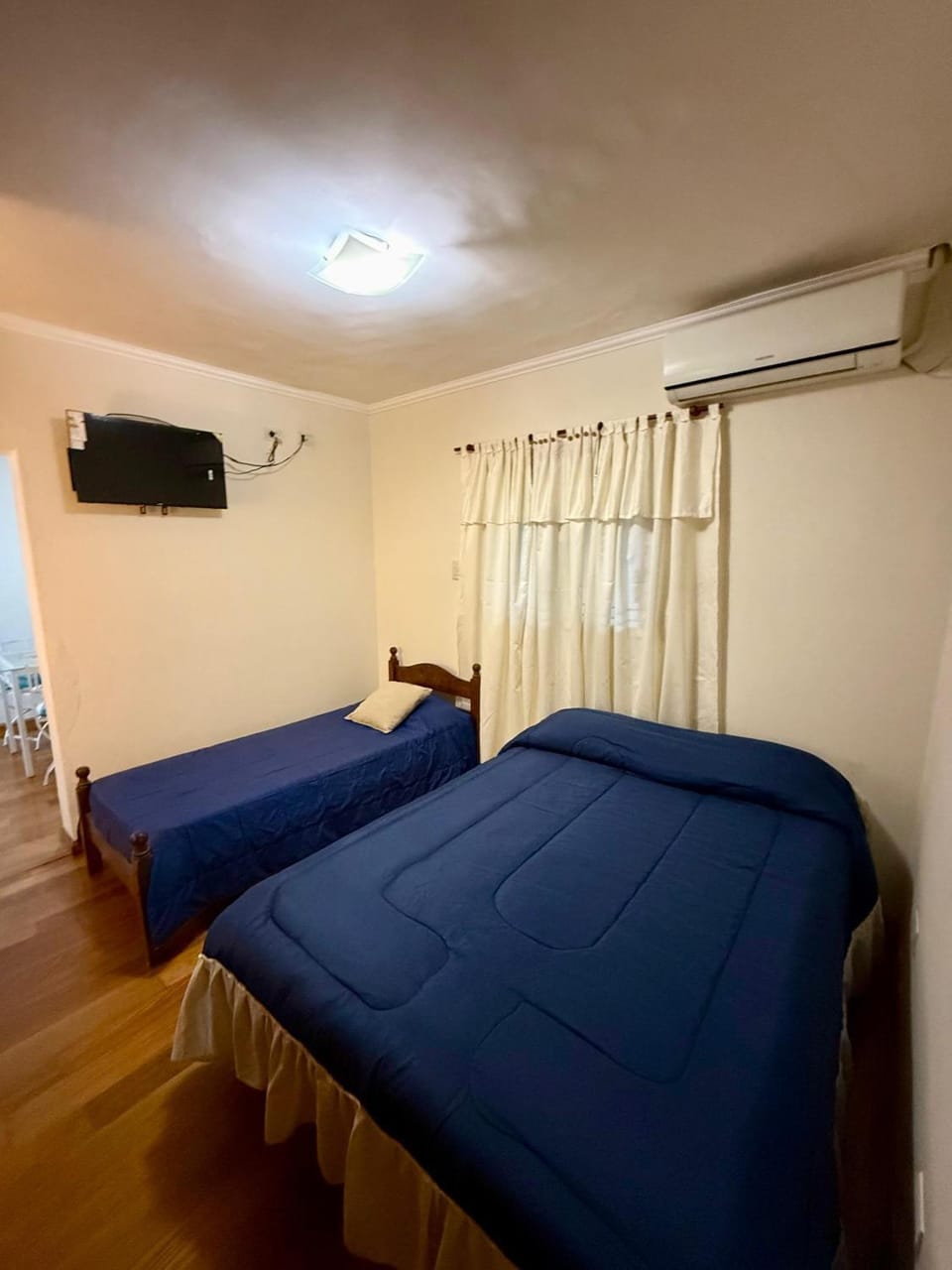 Bed, TV and multimedia, Photo of the whole room, Bedroom, air conditioner