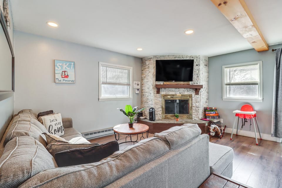 Fire Pit + Game Room: Spacious Poconos Retreat! House in Tunkhannock Township