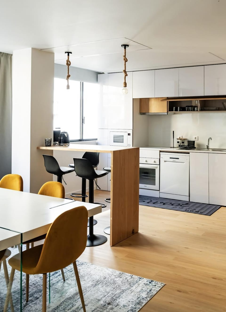 Yellow Breeze Apartment by Cozy Stay Apartment in Porto