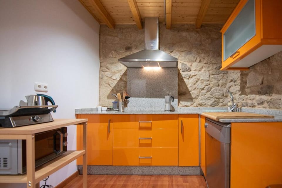 Seastone Gateway-Tarrio Beach House Apartment in Galicia