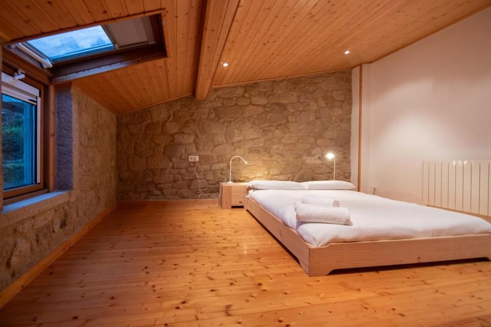 Seastone Gateway-Tarrio Beach House Apartment in Galicia