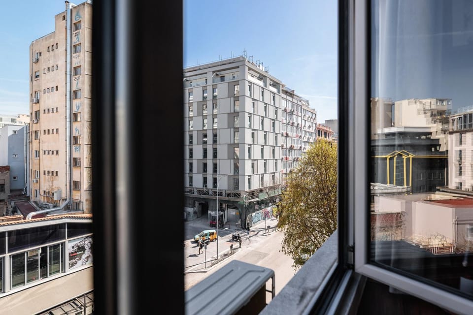 Day, Neighbourhood, City view, Street view, Location