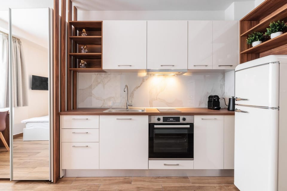 Coffee/tea facilities, Kitchen or kitchenette, oven