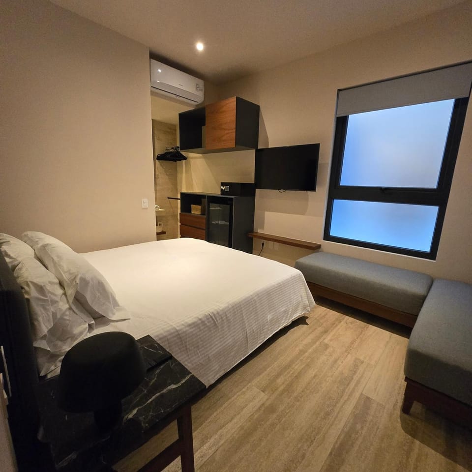 Bed, TV and multimedia, Photo of the whole room, Bedroom, air conditioner