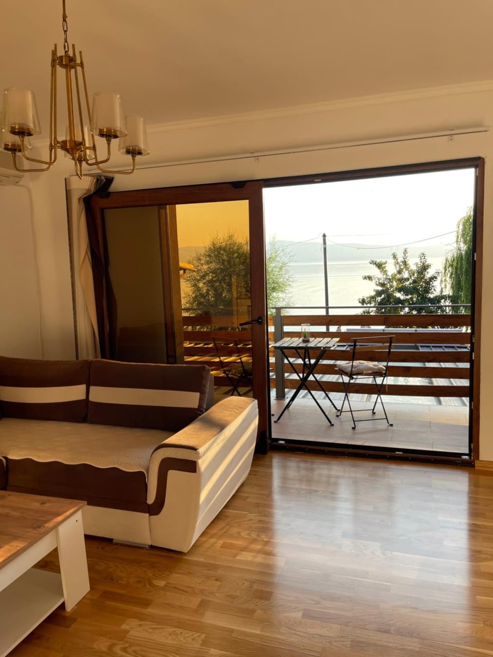 View (from property/room), Balcony/Terrace, Living room