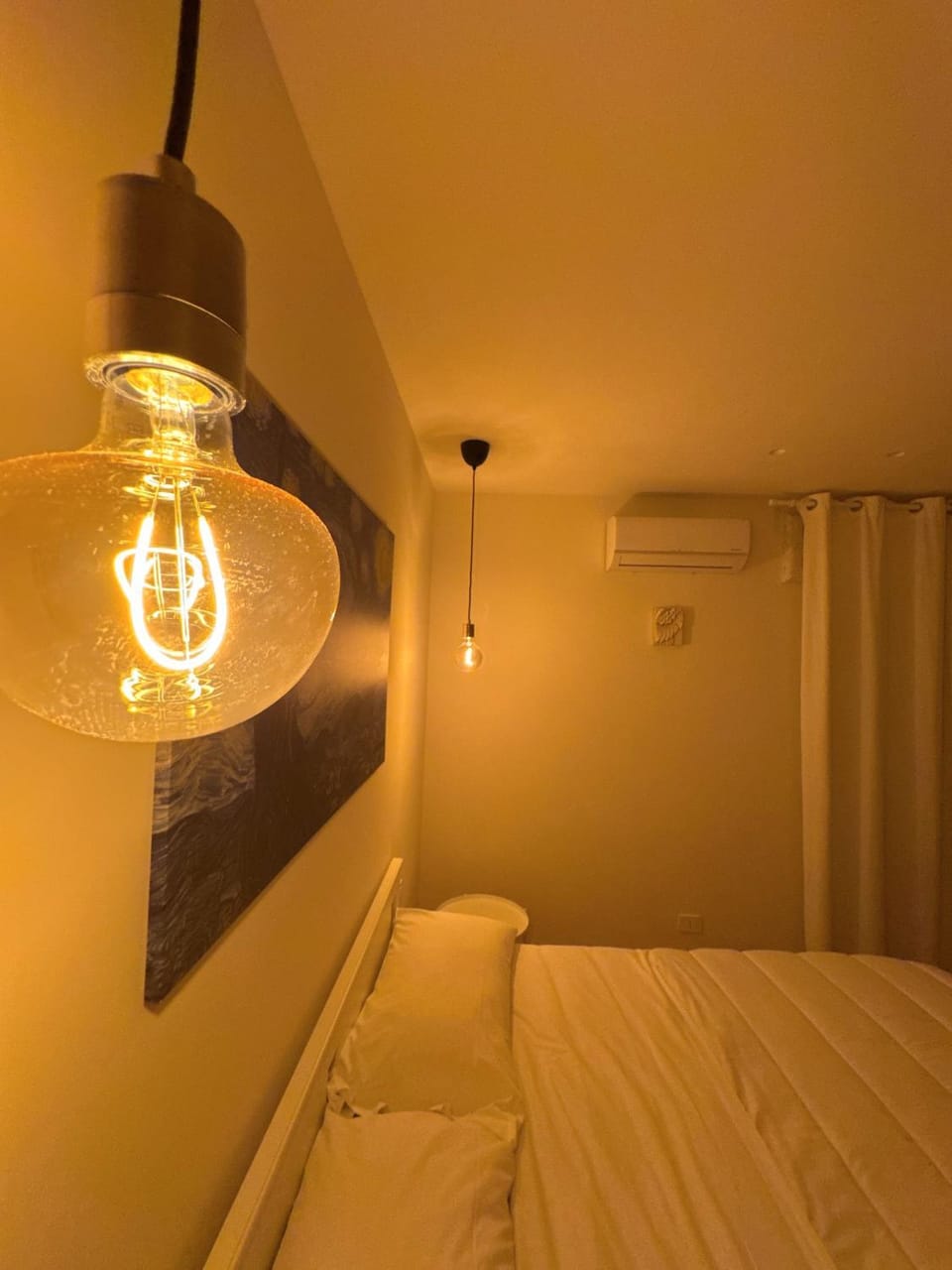 Bed, Photo of the whole room, Bedroom, air conditioner