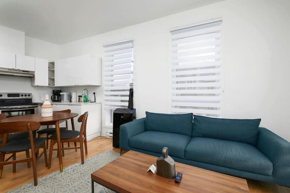 Kitchen or kitchenette, Seating area, Dining area, oven, stove, toaster