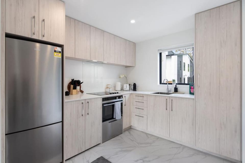 Tranquil Stay at Rainey Grove House in Lower Hutt