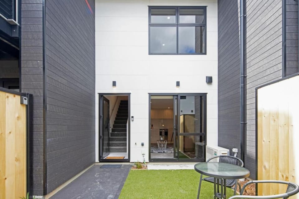 Groveview Oasis 1BR Retreat House in Lower Hutt