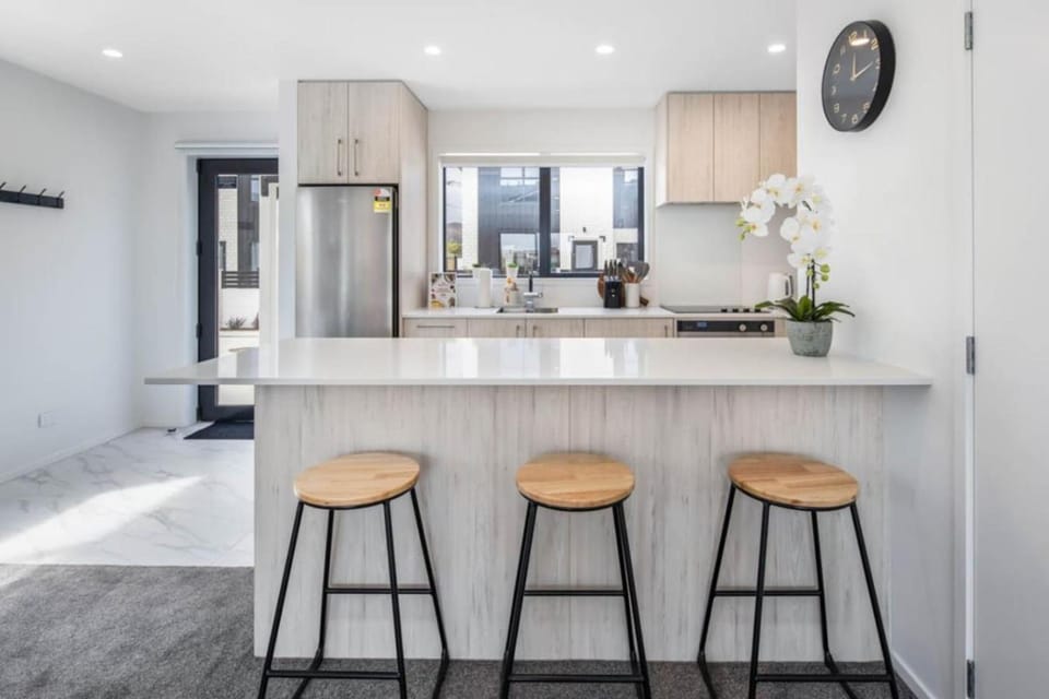Sunny 2 BR Oasis in Trentham House in Wellington Region