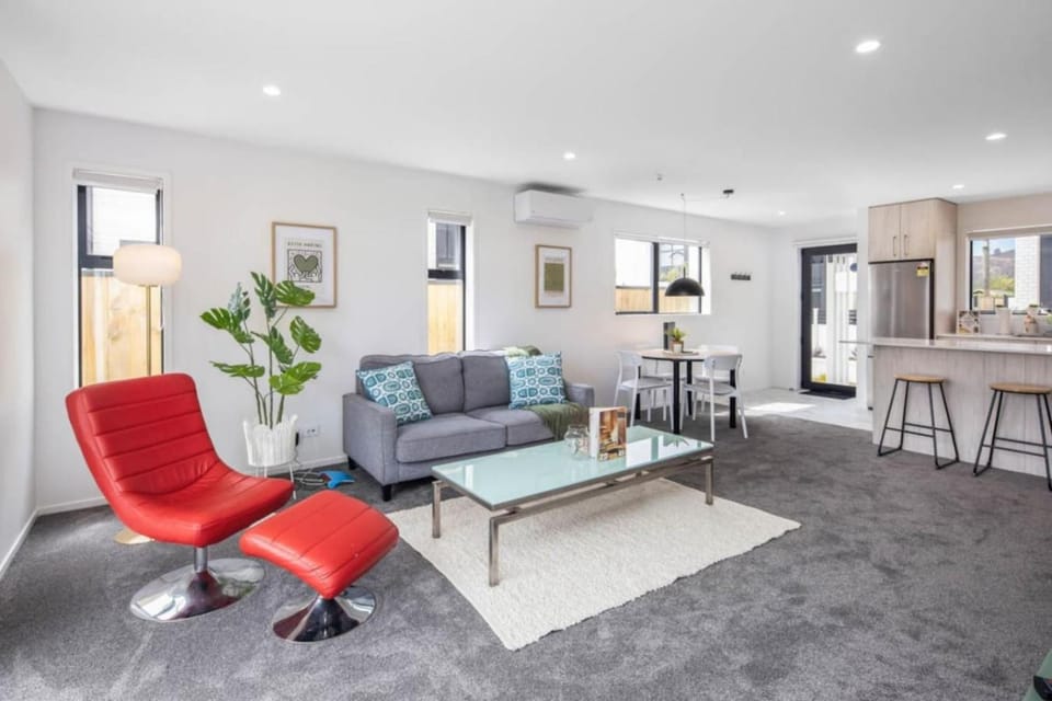 Sunny 2 BR Oasis in Trentham House in Wellington Region