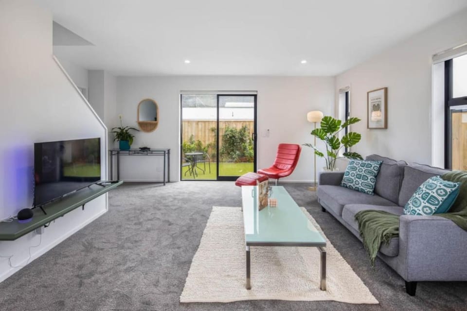 Sunny 2 BR Oasis in Trentham House in Wellington Region